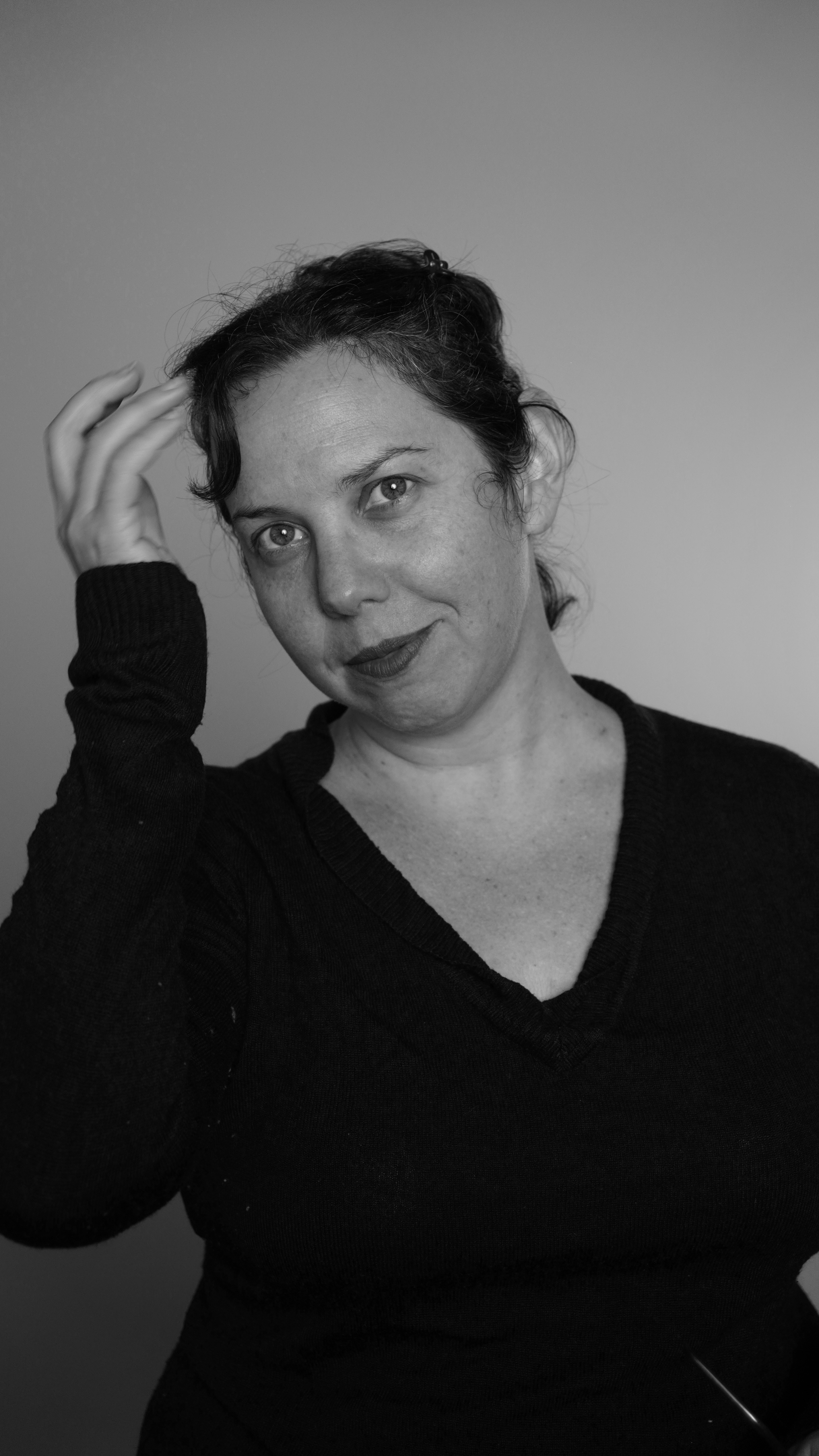 Retrato em preto e branco de Luana Proença